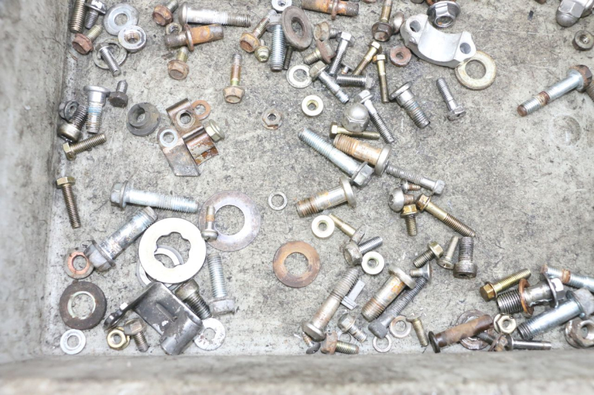 photo de ZAK SCHROEVEN EN BEVESTIGINGSMATERIAAL KYMCO ZING 125 (1997 - 2003) - Andere kijkhoek