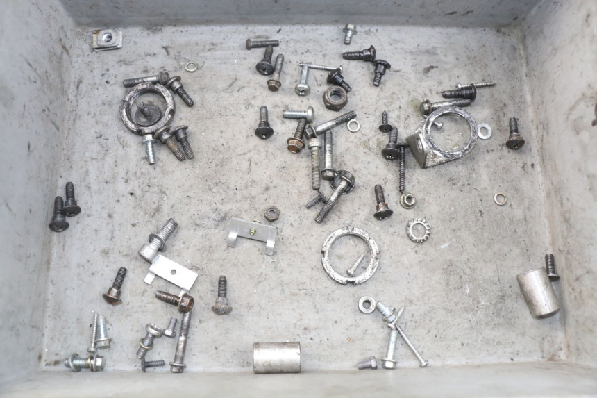 photo de ZAK SCHROEVEN EN BEVESTIGINGSMATERIAAL PIAGGIO ZIP 2T 50 (2009 - 2019) - Hoofdaanzicht