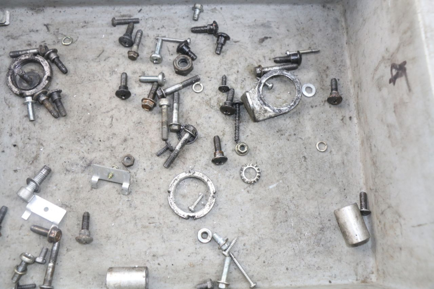 photo de ZAK SCHROEVEN EN BEVESTIGINGSMATERIAAL PIAGGIO ZIP 2T 50 (2009 - 2019) - Detail van het onderdeel