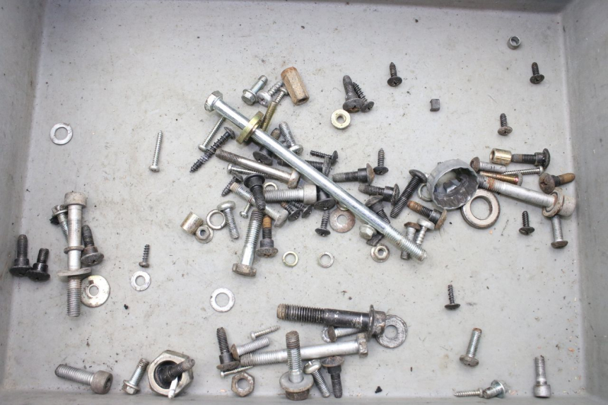 photo de ZAK SCHROEVEN EN BEVESTIGINGSMATERIAAL PIAGGIO ZIP 2T 50 (2009 - 2019) - Hoofdaanzicht