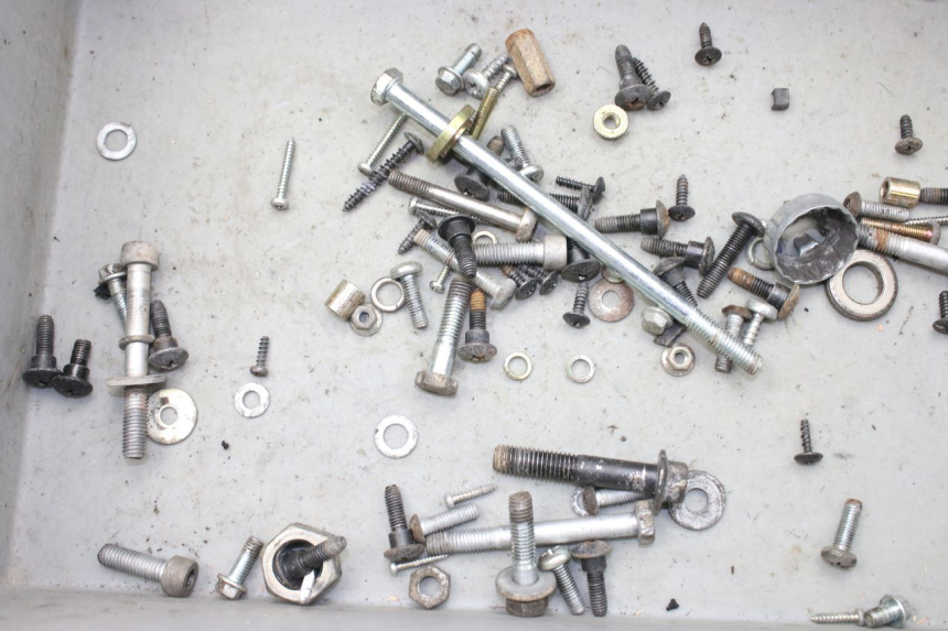 photo de ZAK SCHROEVEN EN BEVESTIGINGSMATERIAAL PIAGGIO ZIP 2T 50 (2009 - 2019) - Detail van het onderdeel