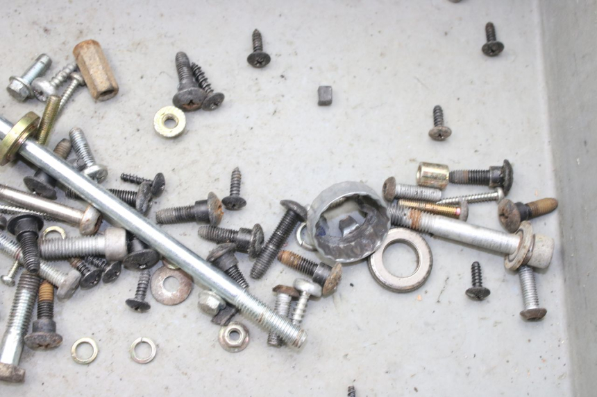 photo de ZAK SCHROEVEN EN BEVESTIGINGSMATERIAAL PIAGGIO ZIP 2T 50 (2009 - 2019) - Zoom op gebruiksstaat