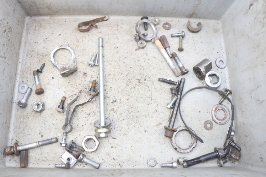 photo de ZAK SCHROEVEN EN BEVESTIGINGSMATERIAAL PIAGGIO ZIP 2T 50 (2009 - 2019) - Hoofdaanzicht