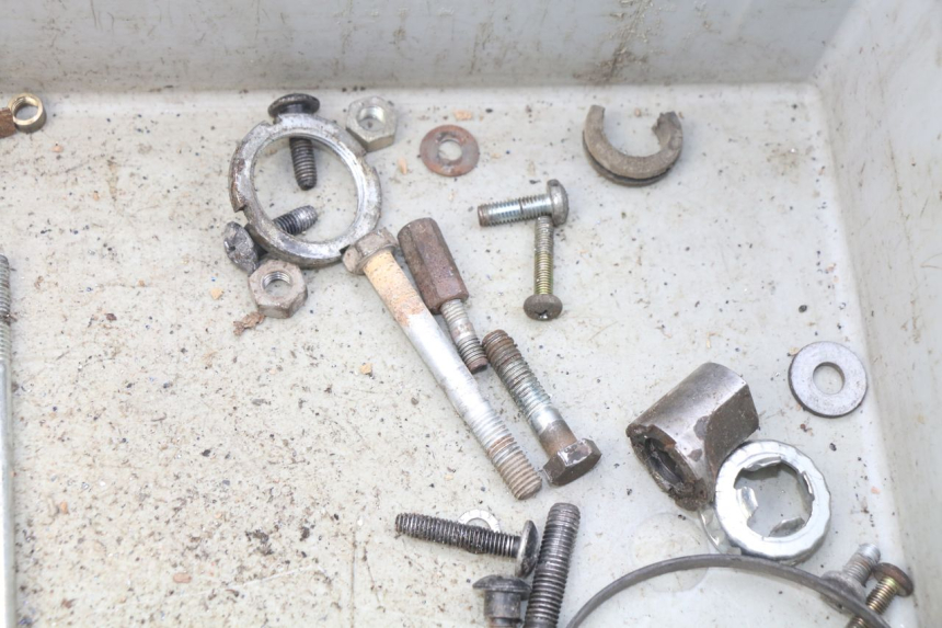 photo de ZAK SCHROEVEN EN BEVESTIGINGSMATERIAAL PIAGGIO ZIP 2T 50 (2009 - 2019) - Andere kijkhoek