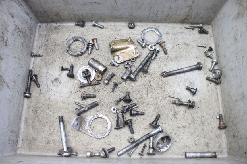 photo de ZAK SCHROEVEN EN BEVESTIGINGSMATERIAAL PIAGGIO ZIP 2T 50 (2009 - 2019) - Hoofdaanzicht