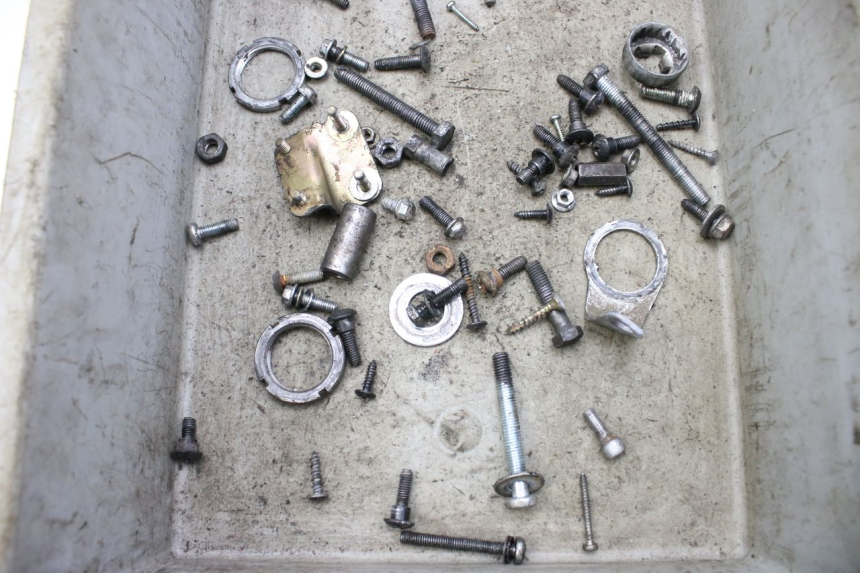 photo de ZAK SCHROEVEN EN BEVESTIGINGSMATERIAAL PIAGGIO ZIP 2T 50 (2009 - 2019) - Zoom op gebruiksstaat