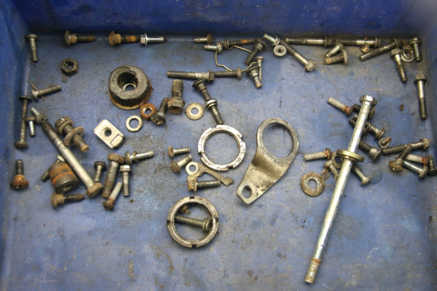 photo de ZAK SCHROEVEN EN BEVESTIGINGSMATERIAAL PIAGGIO ZIP 2T 50 (2009 - 2019) - Hoofdaanzicht