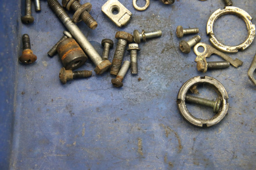 photo de ZAK SCHROEVEN EN BEVESTIGINGSMATERIAAL PIAGGIO ZIP 2T 50 (2009 - 2019) - Detail van het onderdeel