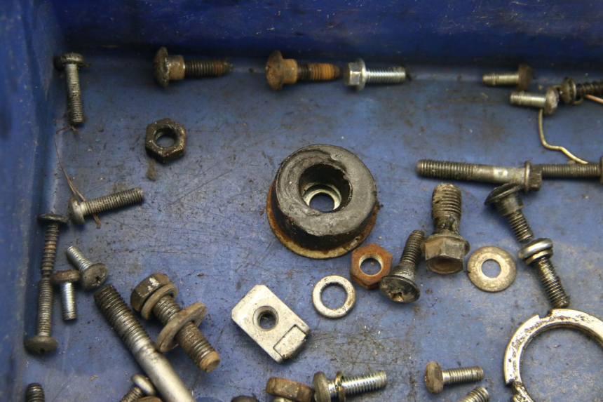 photo de ZAK SCHROEVEN EN BEVESTIGINGSMATERIAAL PIAGGIO ZIP 2T 50 (2009 - 2019) - Technische close-up