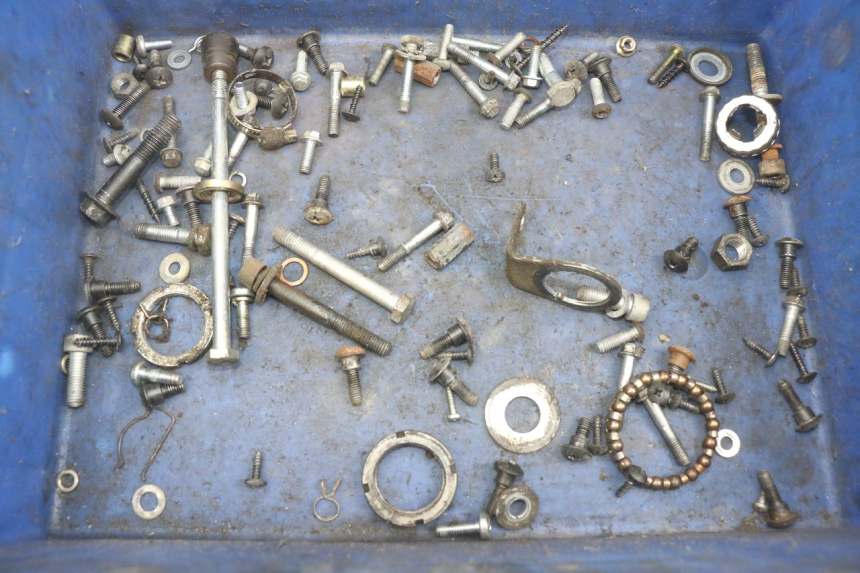 photo de ZAK SCHROEVEN EN BEVESTIGINGSMATERIAAL PIAGGIO ZIP 2T 50 (2009 - 2019) - Hoofdaanzicht