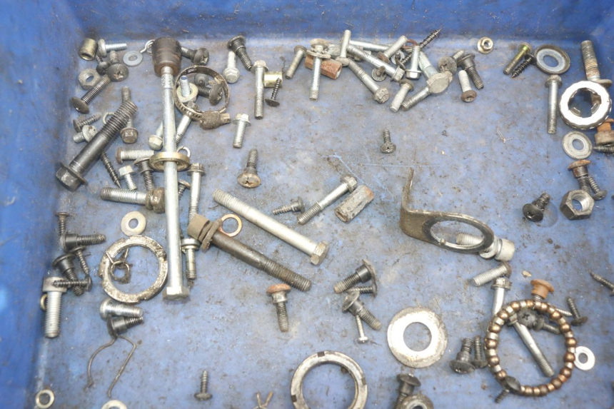 photo de ZAK SCHROEVEN EN BEVESTIGINGSMATERIAAL PIAGGIO ZIP 2T 50 (2009 - 2019) - Detail van het onderdeel