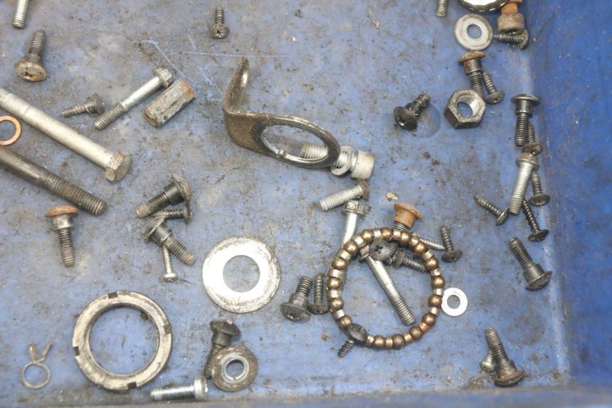 photo de ZAK SCHROEVEN EN BEVESTIGINGSMATERIAAL PIAGGIO ZIP 2T 50 (2009 - 2019) - Zoom op gebruiksstaat