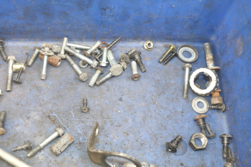 photo de ZAK SCHROEVEN EN BEVESTIGINGSMATERIAAL PIAGGIO ZIP 2T 50 (2009 - 2019) - Andere kijkhoek