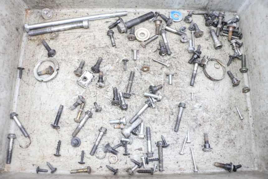 photo de ZAK SCHROEVEN EN BEVESTIGINGSMATERIAAL PIAGGIO ZIP 2T 50 (2009 - 2019) - Hoofdaanzicht