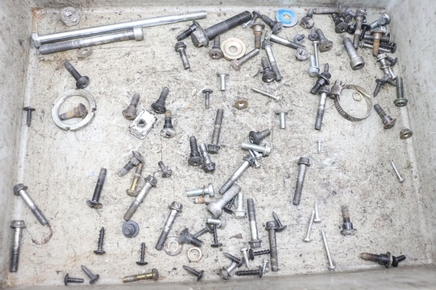 photo de ZAK SCHROEVEN EN BEVESTIGINGSMATERIAAL PIAGGIO ZIP 2T 50 (2009 - 2019) - Detail van het onderdeel