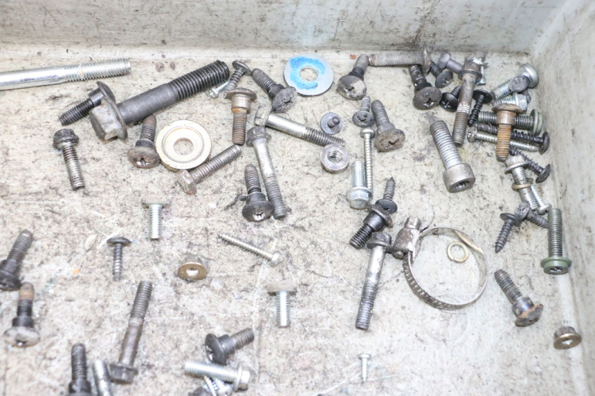 photo de ZAK SCHROEVEN EN BEVESTIGINGSMATERIAAL PIAGGIO ZIP 2T 50 (2009 - 2019) - Zoom op gebruiksstaat