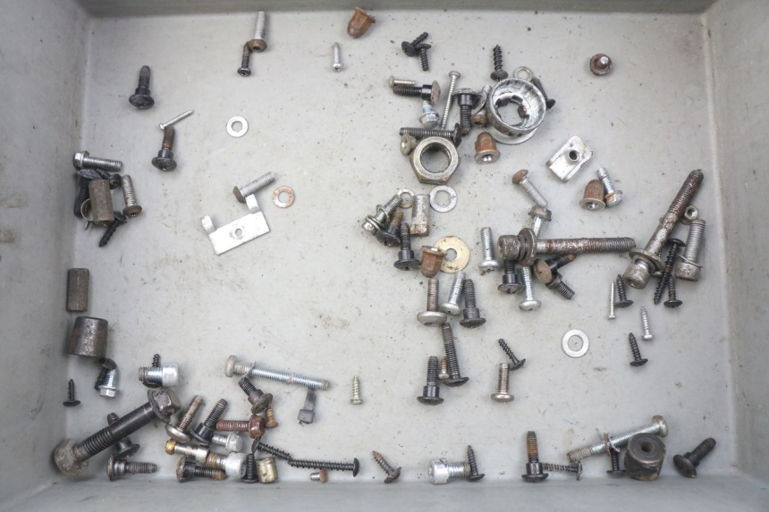 photo de ZAK SCHROEVEN EN BEVESTIGINGSMATERIAAL PIAGGIO ZIP 4T 50 (2006 - 2017) - Hoofdaanzicht