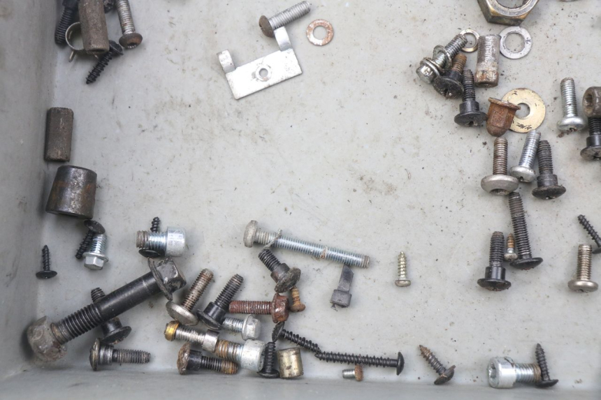 photo de ZAK SCHROEVEN EN BEVESTIGINGSMATERIAAL PIAGGIO ZIP 4T 50 (2006 - 2017) - Detail van het onderdeel