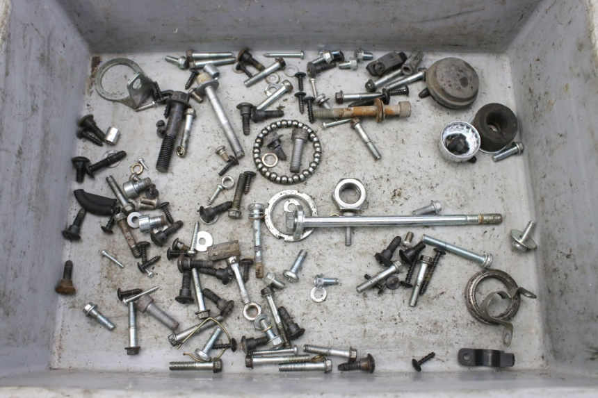 photo de ZAK SCHROEVEN EN BEVESTIGINGSMATERIAAL PIAGGIO ZIP 4T 50 (2018 - 2020) - Hoofdaanzicht