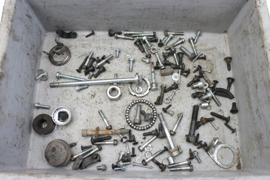 photo de ZAK SCHROEVEN EN BEVESTIGINGSMATERIAAL PIAGGIO ZIP 4T 50 (2018 - 2020) - Detail van het onderdeel