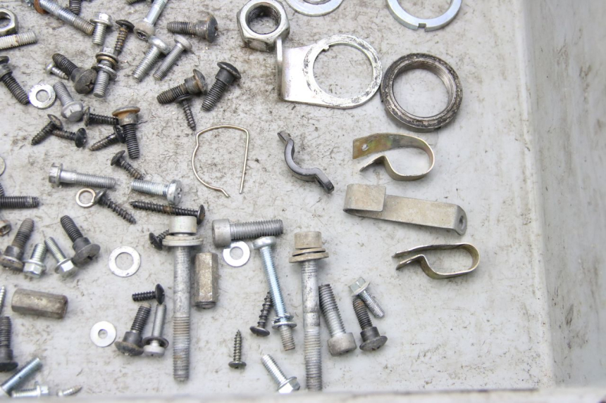 photo de ZAK SCHROEVEN EN BEVESTIGINGSMATERIAAL PIAGGIO ZIP 4T 50 (2018 - 2020) - Detail van het onderdeel