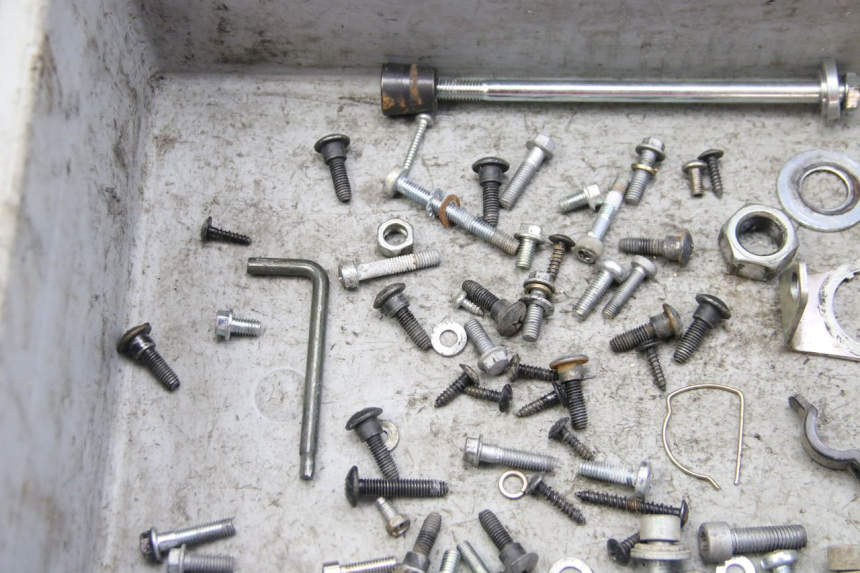 photo de ZAK SCHROEVEN EN BEVESTIGINGSMATERIAAL PIAGGIO ZIP 4T 50 (2018 - 2020) - Andere kijkhoek