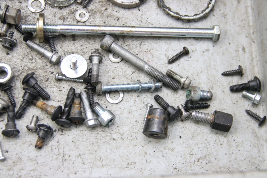 photo de ZAK SCHROEVEN EN BEVESTIGINGSMATERIAAL PIAGGIO ZIP 4T 50 (2018 - 2020) - Zoom op gebruiksstaat