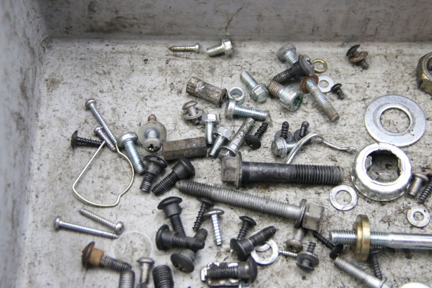 photo de ZAK SCHROEVEN EN BEVESTIGINGSMATERIAAL PIAGGIO ZIP 4T 50 (2018 - 2020) - Technische close-up