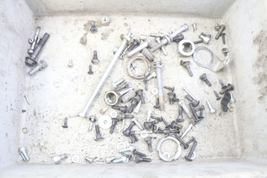 photo de ZAK SCHROEVEN EN BEVESTIGINGSMATERIAAL PIAGGIO ZIP 4T 50 (2018 - 2020) - Detail van het onderdeel