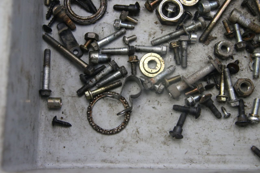 photo de ZAK SCHROEVEN EN BEVESTIGINGSMATERIAAL PIAGGIO ZIP 4T 50 (2018 - 2020) - Detail van het onderdeel