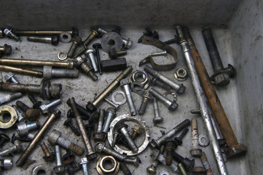 photo de ZAK SCHROEVEN EN BEVESTIGINGSMATERIAAL PIAGGIO ZIP 4T 50 (2018 - 2020) - Technische close-up