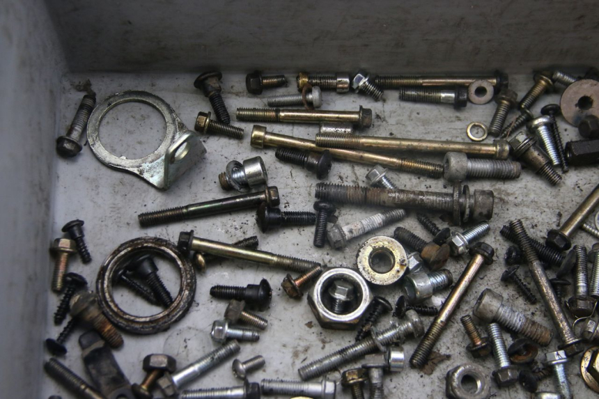 photo de ZAK SCHROEVEN EN BEVESTIGINGSMATERIAAL PIAGGIO ZIP 4T 50 (2018 - 2020) - Bevestigingspunten