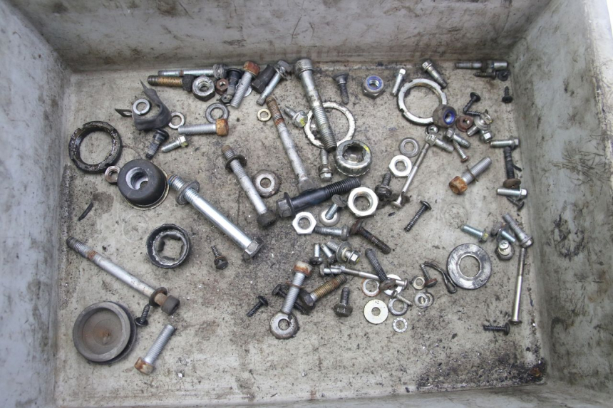 photo de ZAK SCHROEVEN EN BEVESTIGINGSMATERIAAL PIAGGIO ZIP 4T 50 (2018 - 2020) - Hoofdaanzicht