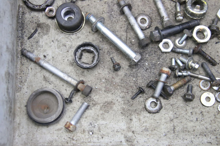 photo de ZAK SCHROEVEN EN BEVESTIGINGSMATERIAAL PIAGGIO ZIP 4T 50 (2018 - 2020) - Detail van het onderdeel