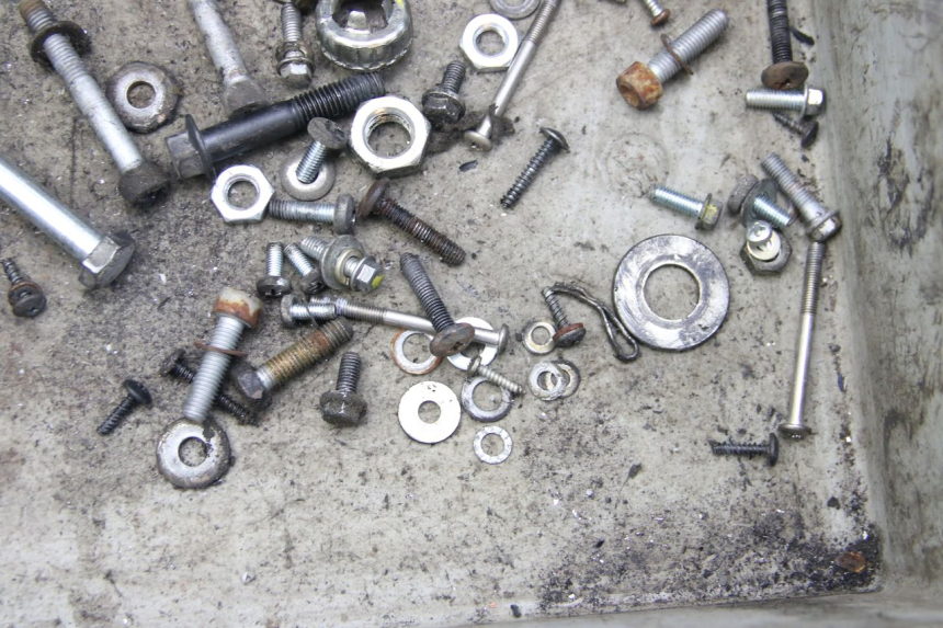 photo de ZAK SCHROEVEN EN BEVESTIGINGSMATERIAAL PIAGGIO ZIP 4T 50 (2018 - 2020) - Zoom op gebruiksstaat