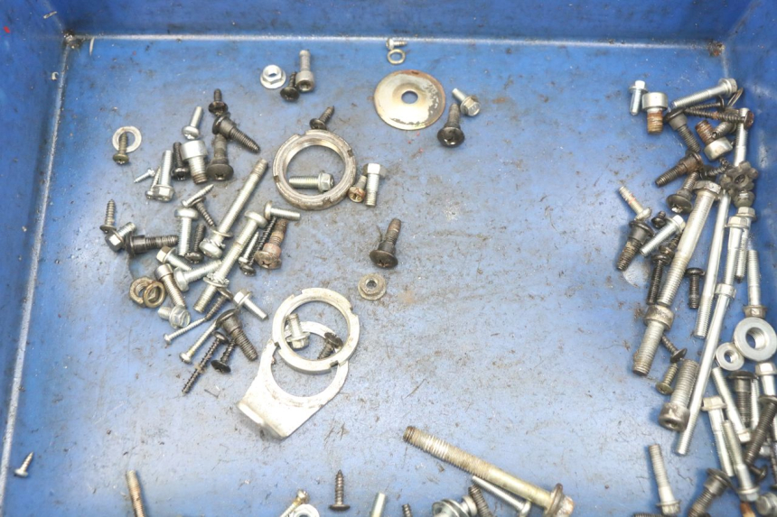 photo de ZAK SCHROEVEN EN BEVESTIGINGSMATERIAAL PIAGGIO ZIP 4T 50 (2018 - 2020) - Detail van het onderdeel