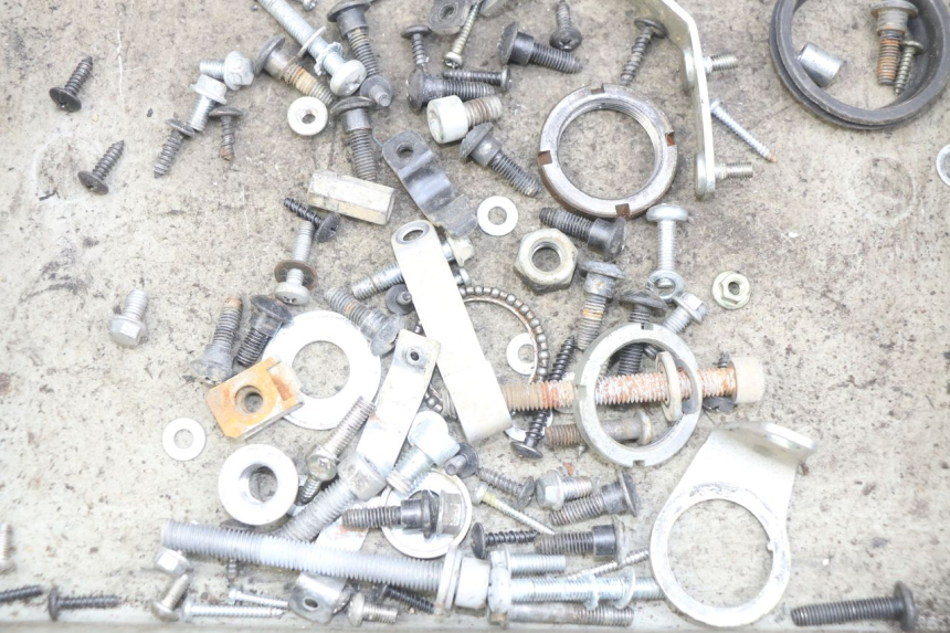 photo de ZAK SCHROEVEN EN BEVESTIGINGSMATERIAAL PIAGGIO ZIP 4T 50 (2018 - 2020) - Detail van het onderdeel