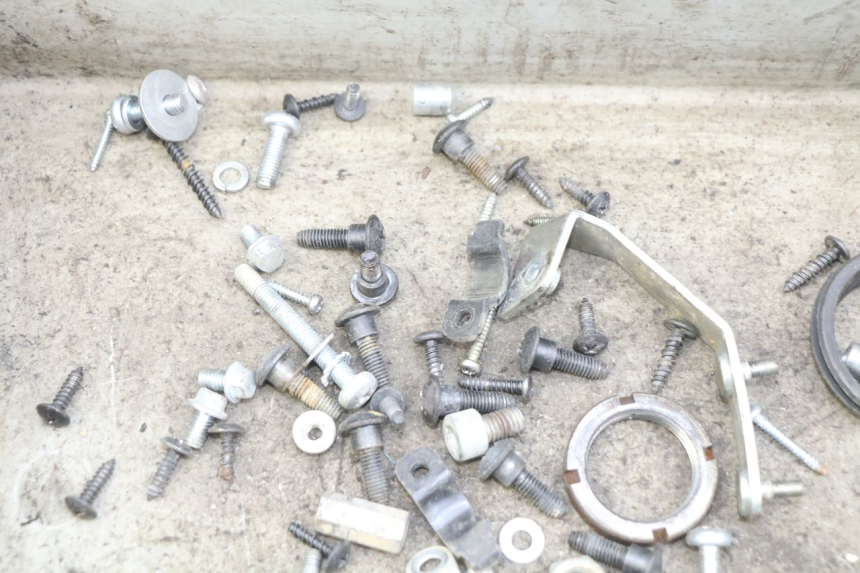 photo de ZAK SCHROEVEN EN BEVESTIGINGSMATERIAAL PIAGGIO ZIP 4T 50 (2018 - 2020) - Zoom op gebruiksstaat