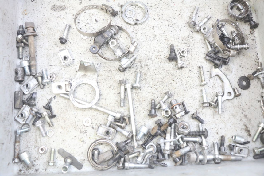 photo de ZAK SCHROEVEN EN BEVESTIGINGSMATERIAAL PIAGGIO ZIP 4T 50 (2018 - 2020) - Detail van het onderdeel