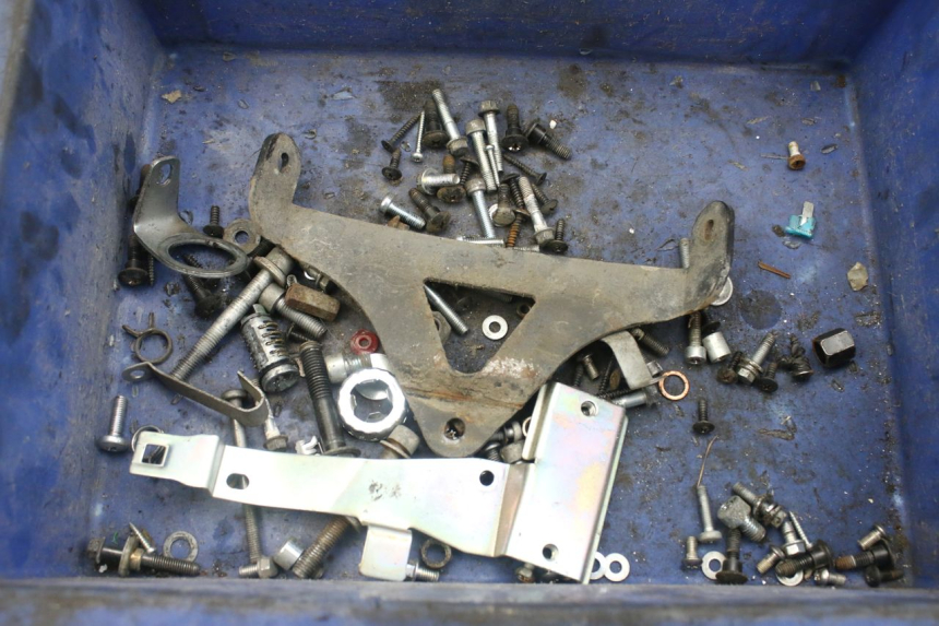 photo de ZAK SCHROEVEN EN BEVESTIGINGSMATERIAAL PIAGGIO ZIP 4T 50 (2018 - 2020) - Hoofdaanzicht