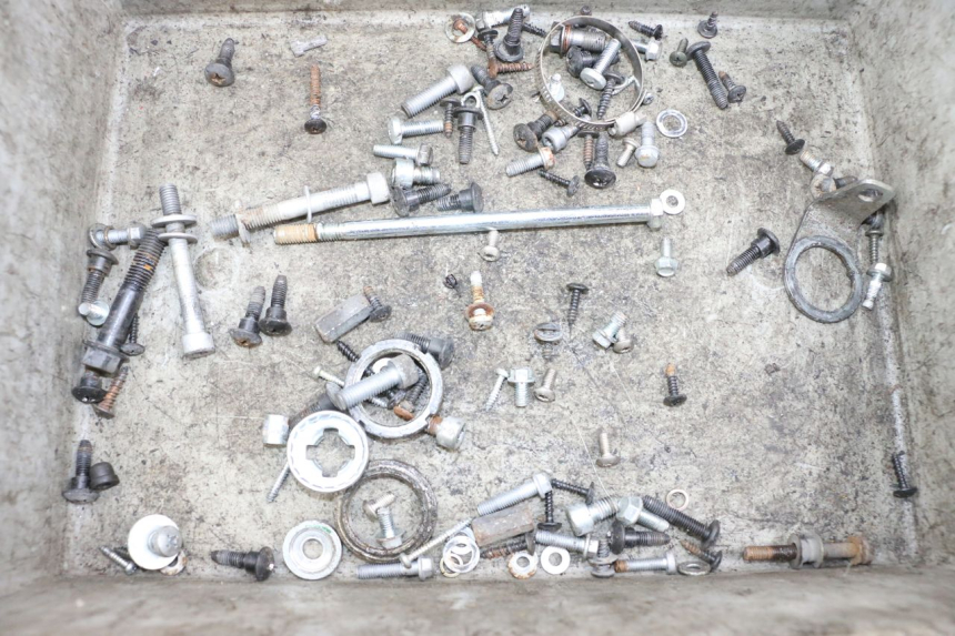 photo de ZAK SCHROEVEN EN BEVESTIGINGSMATERIAAL PIAGGIO ZIP 4T 50 (2018 - 2020) - Hoofdaanzicht