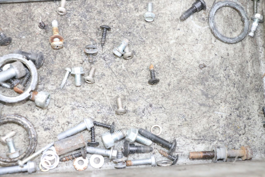 photo de ZAK SCHROEVEN EN BEVESTIGINGSMATERIAAL PIAGGIO ZIP 4T 50 (2018 - 2020) - Zoom op gebruiksstaat