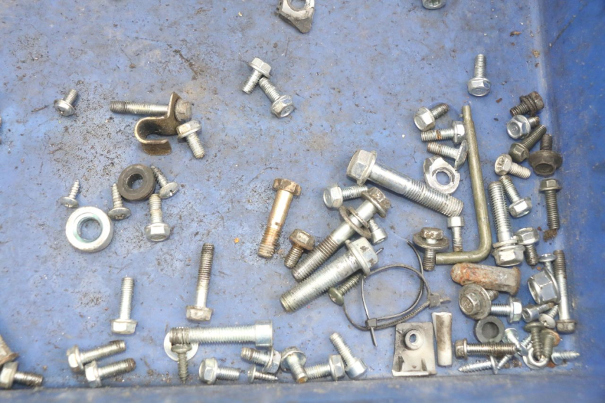 photo de ZAK SCHROEVEN EN BEVESTIGINGSMATERIAAL UNIVERSAL BIKE ZN50QT-11B 50 (2018 - 2021) - Zoom op gebruiksstaat