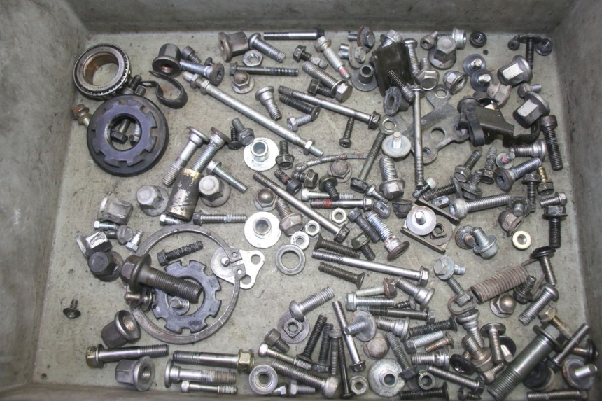 photo de ZAK SCHROEVEN EN BEVESTIGINGSMATERIAAL KAWASAKI ZR 7 750 (1999 - 2004) - Hoofdaanzicht