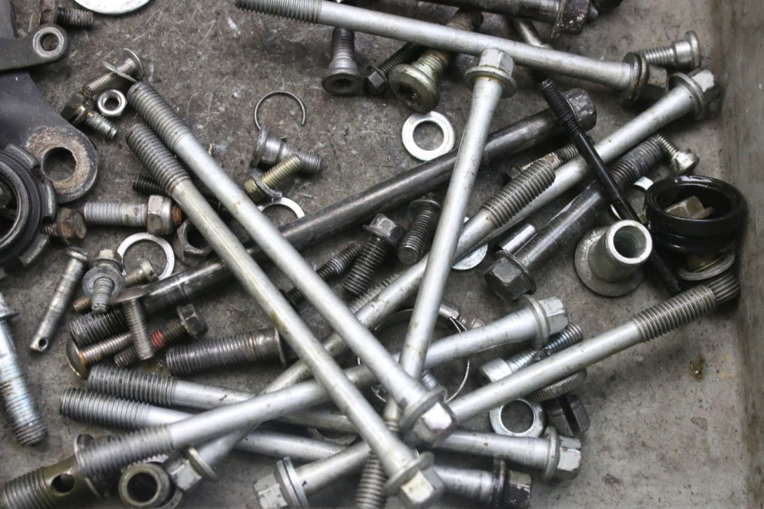 photo de ZAK SCHROEVEN EN BEVESTIGINGSMATERIAAL KAWASAKI ZX-6R ZX6R 600 (1995 - 1997) - Zoom op gebruiksstaat