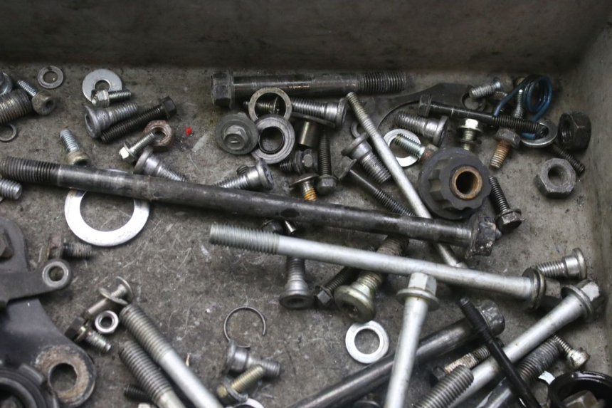 photo de ZAK SCHROEVEN EN BEVESTIGINGSMATERIAAL KAWASAKI ZX-6R ZX6R 600 (1995 - 1997) - Andere kijkhoek