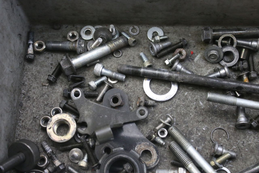 photo de ZAK SCHROEVEN EN BEVESTIGINGSMATERIAAL KAWASAKI ZX-6R ZX6R 600 (1995 - 1997) - Technische close-up