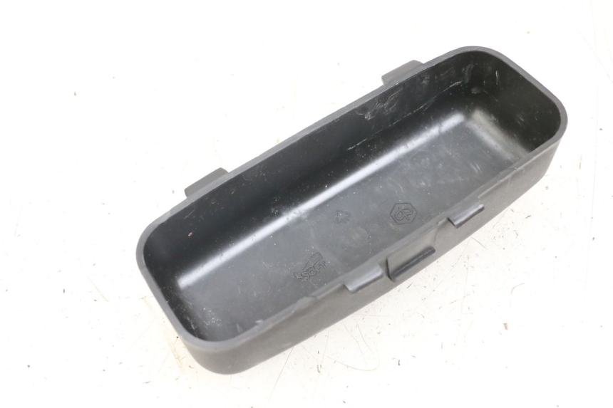 photo de RIEM VOOR GEREEDSCHAPSTAS PIAGGIO X8 125 (2004 - 2007) - Detail van het onderdeel