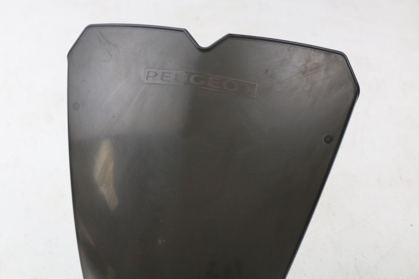 photo de WINDSCHERM PEUGEOT KISBEE 2T 50 (2010 - 2017) - Detail van het onderdeel