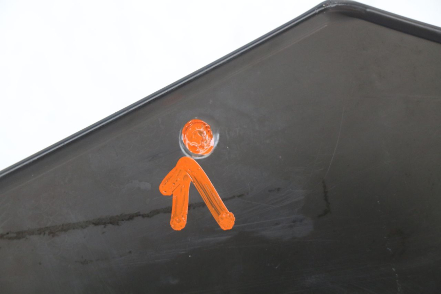 photo de WINDSCHERM PEUGEOT KISBEE 4T 50 (2010 - 2017) - Bevestigingspunten